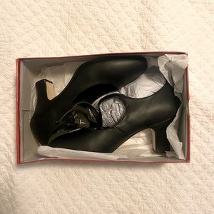 NIB Capezio black Character dance shoes size 9M, 3”